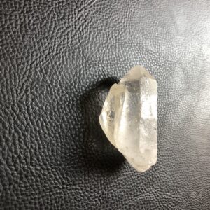 Cristal de roche pointe naturelle